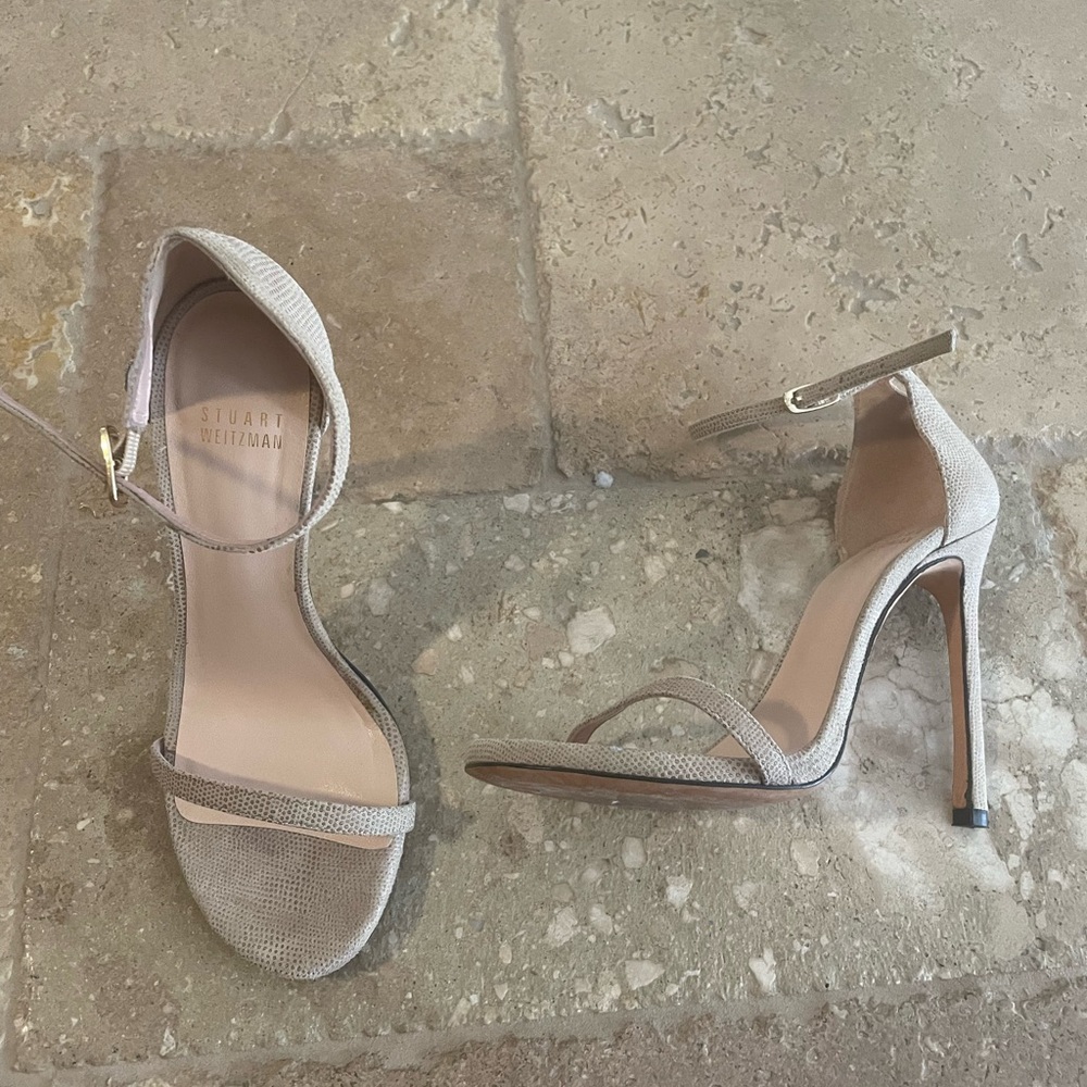 Stuart Weizmann Neutral Heels 7.5